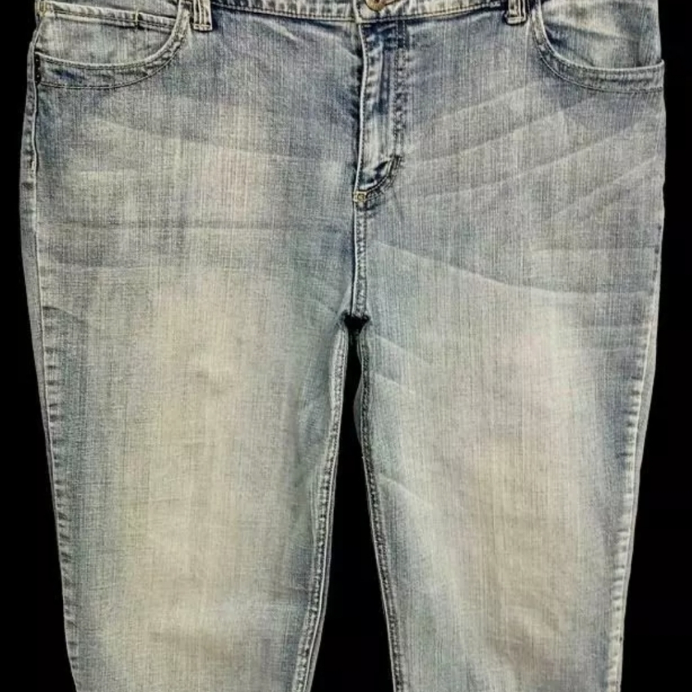 Chico's Capris distressed stretch size 3 xl